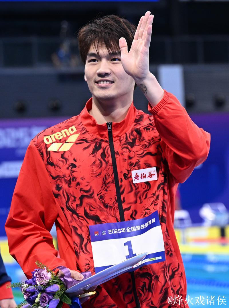 全运会游泳男子50米仰泳半决赛 徐嘉余打破全国纪录